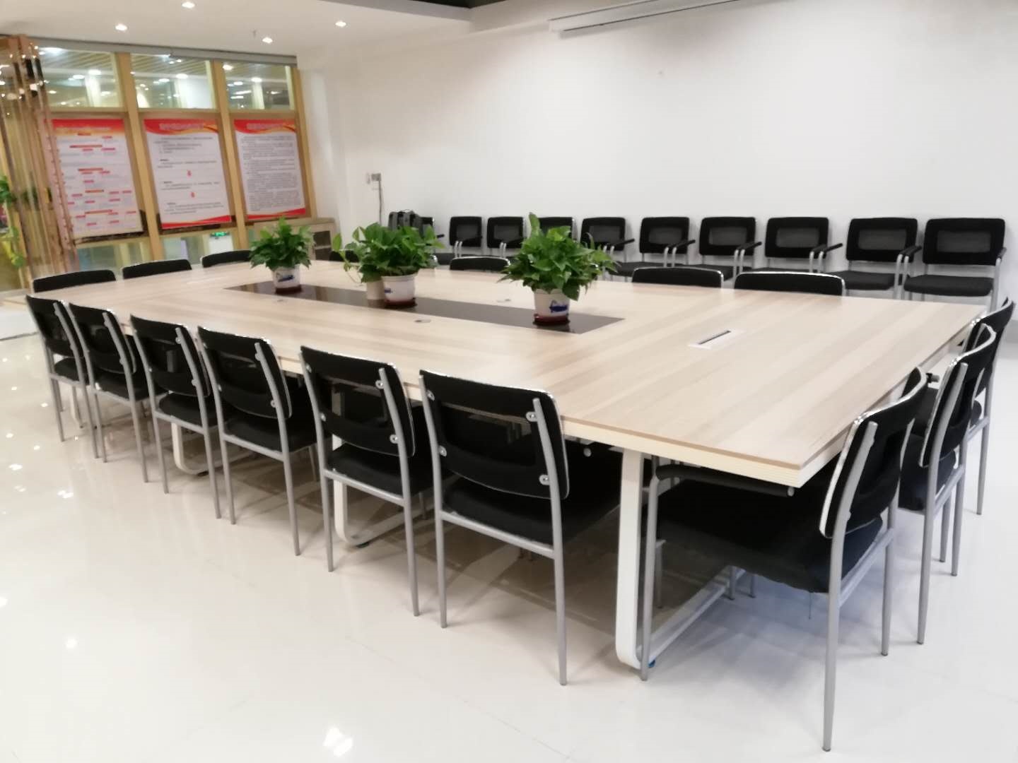 сетчатый стул