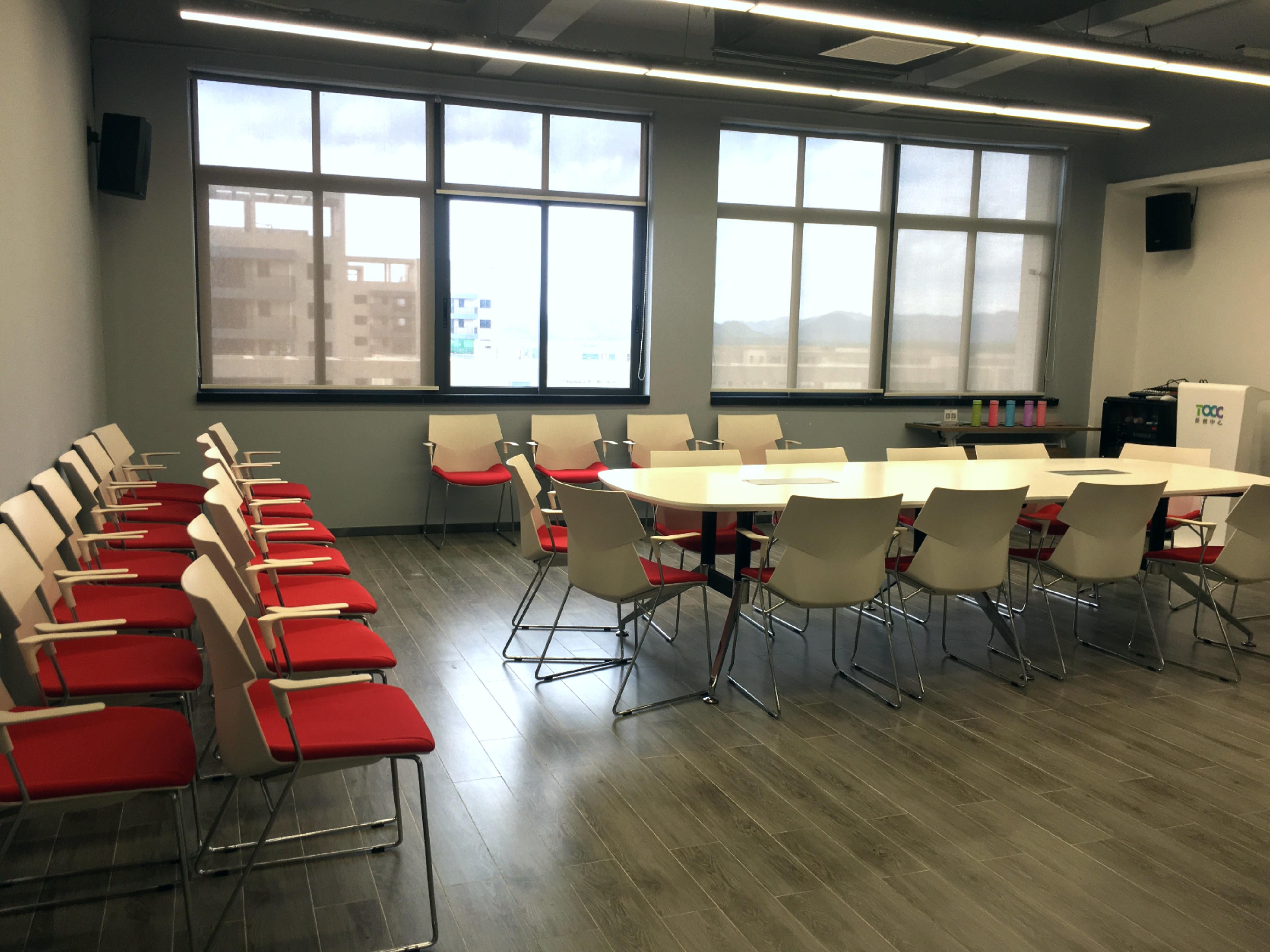 столы и стулья для приемной