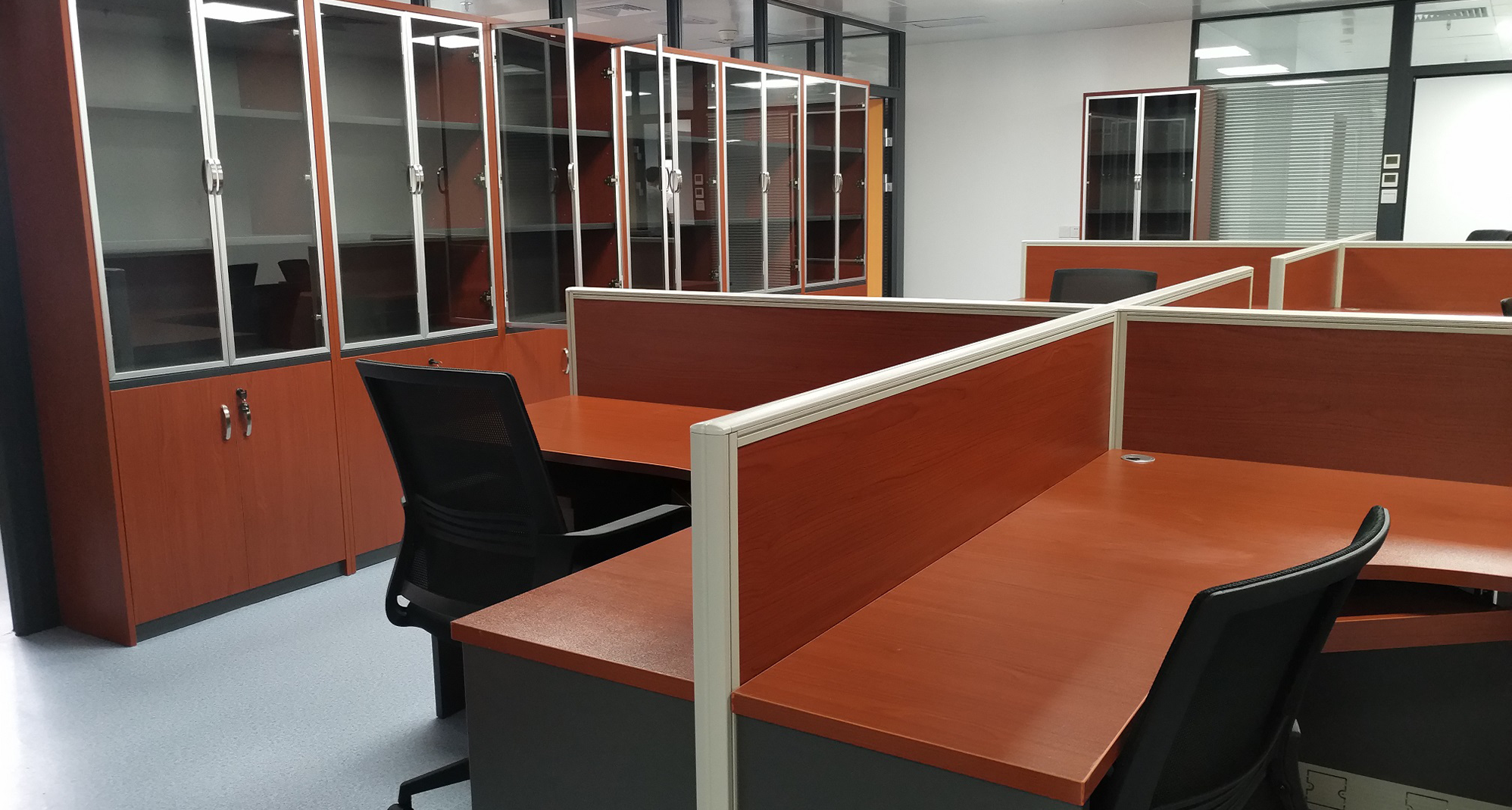 офисные столы