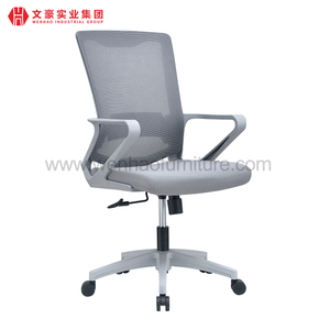 Секретарское офисное кресло с серой сеткой и поясничной опорой. Производитель мягких настольных стульев в Китае.