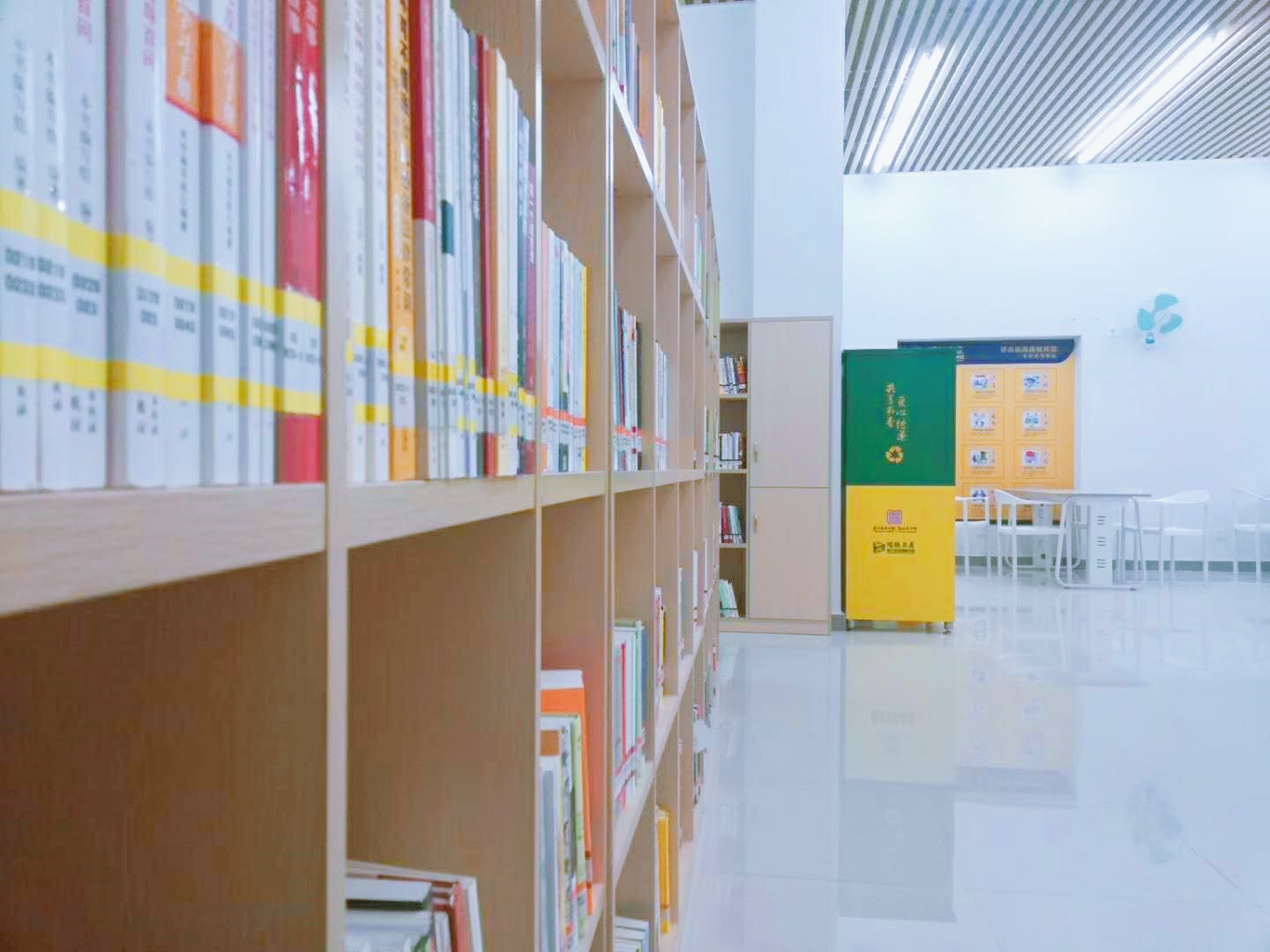 Завод по производству столов в Китае