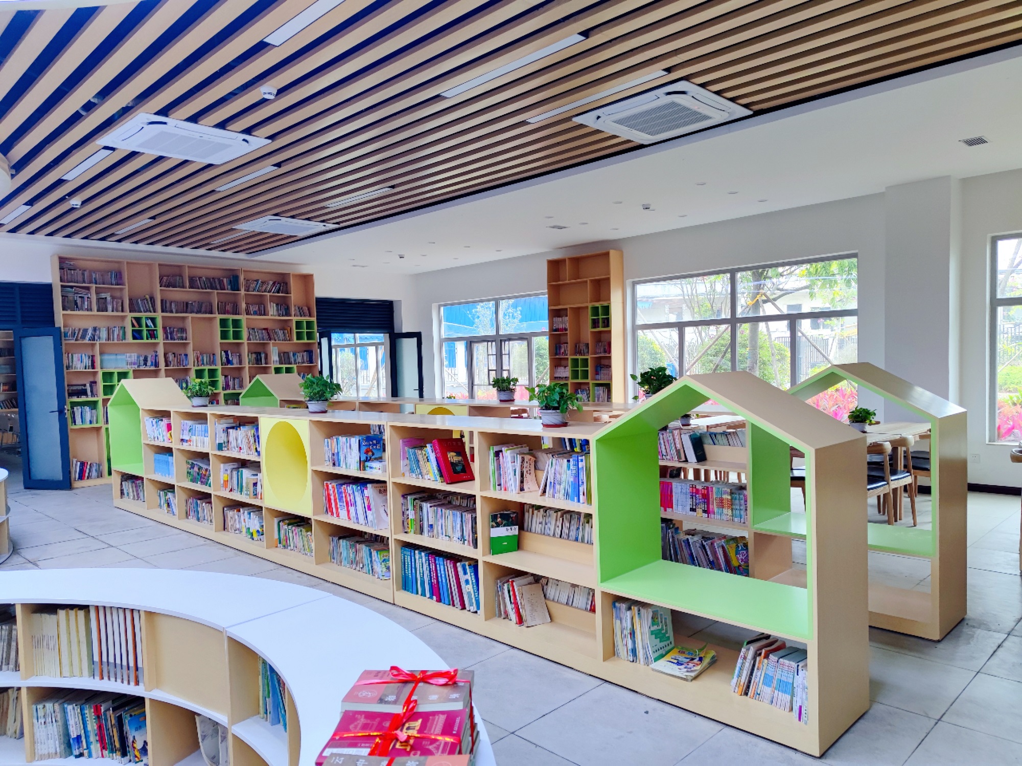 Книжная полка